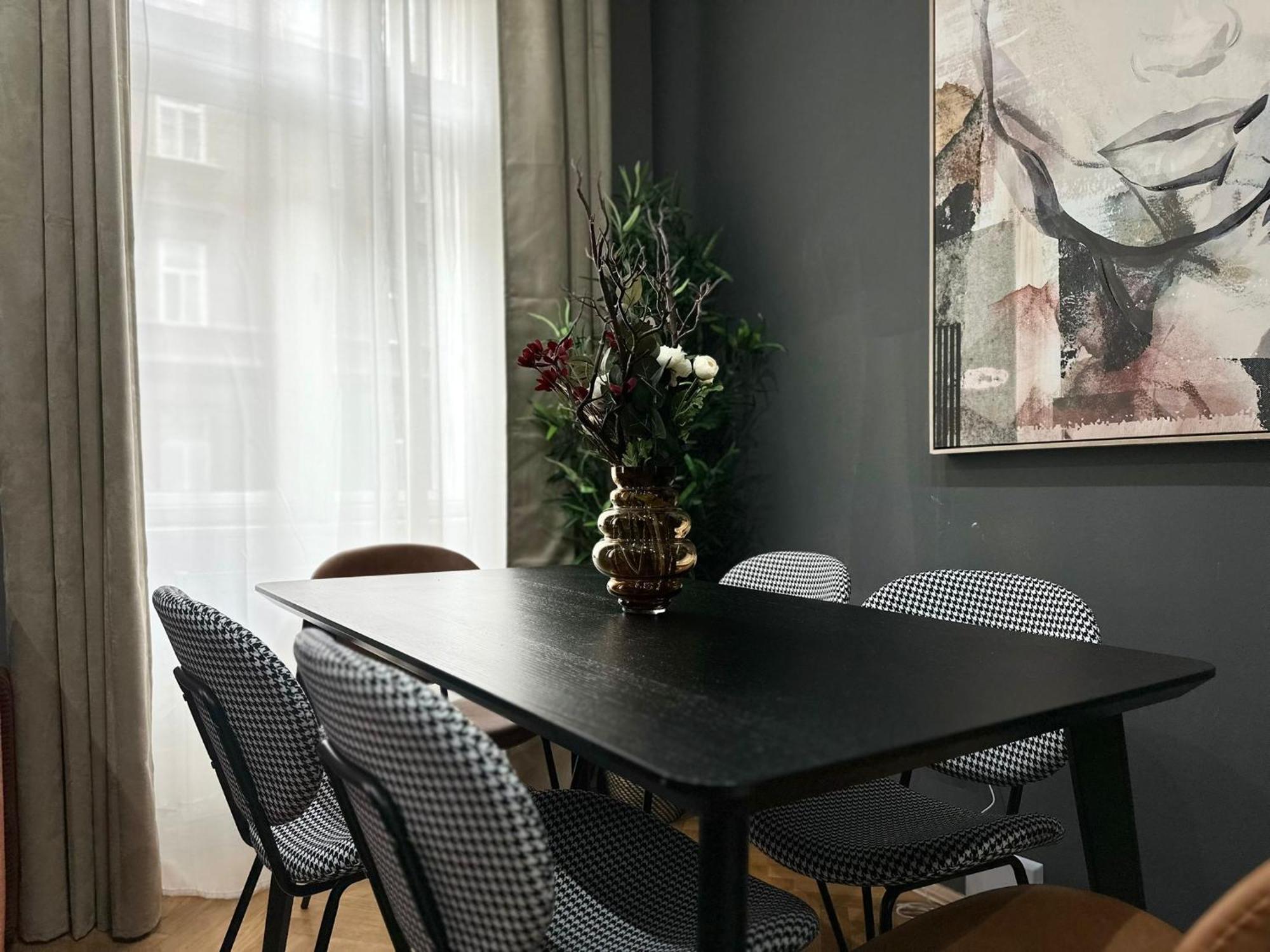 Stylish Und Zentral I 6 Minuten Zur U4 Friedensbruecke * Viena