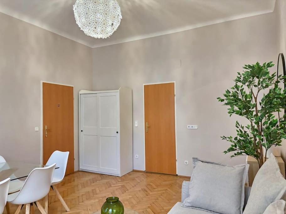 Stylish Und Zentral I 6 Minuten Zur U4 Friedensbruecke Apartamento *