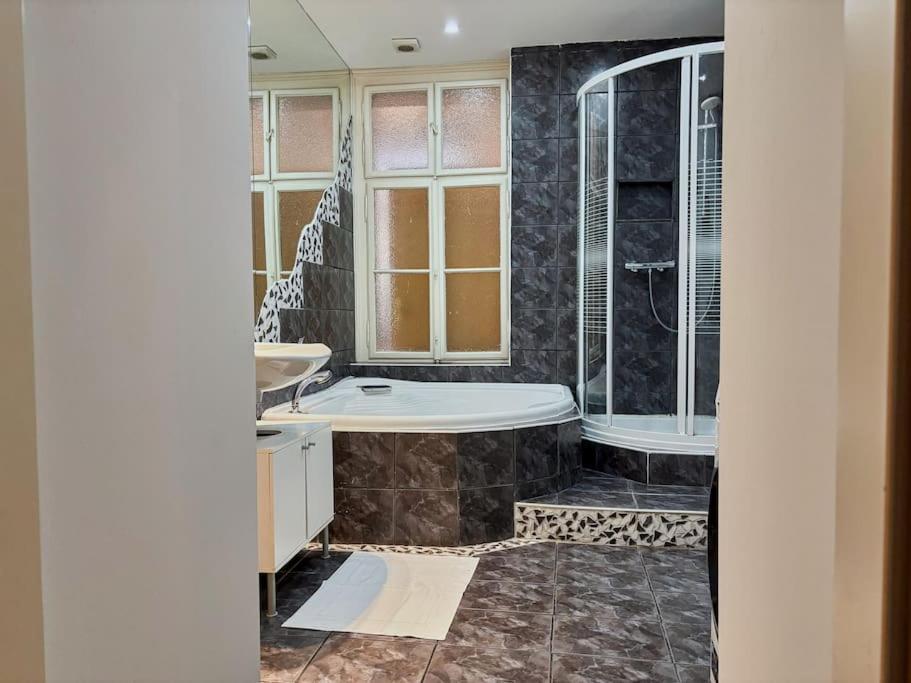 Stylish Und Zentral I 6 Minuten Zur U4 Friedensbruecke Apartamento Viena