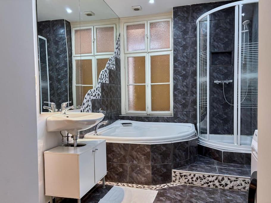 Stylish Und Zentral I 6 Minuten Zur U4 Friedensbruecke Apartamento